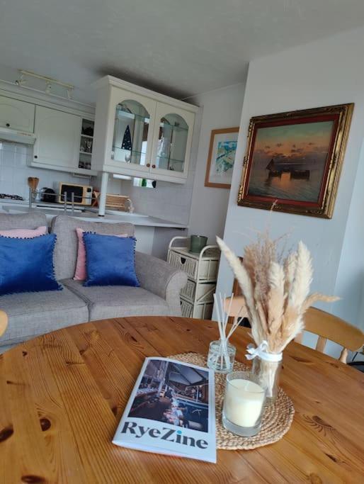 Stunning 1 Bedroom Apartment Over Looking River Rye Exterior foto
