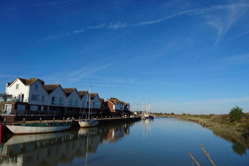 Stunning 1 Bedroom Apartment Over Looking River Rye Exterior foto